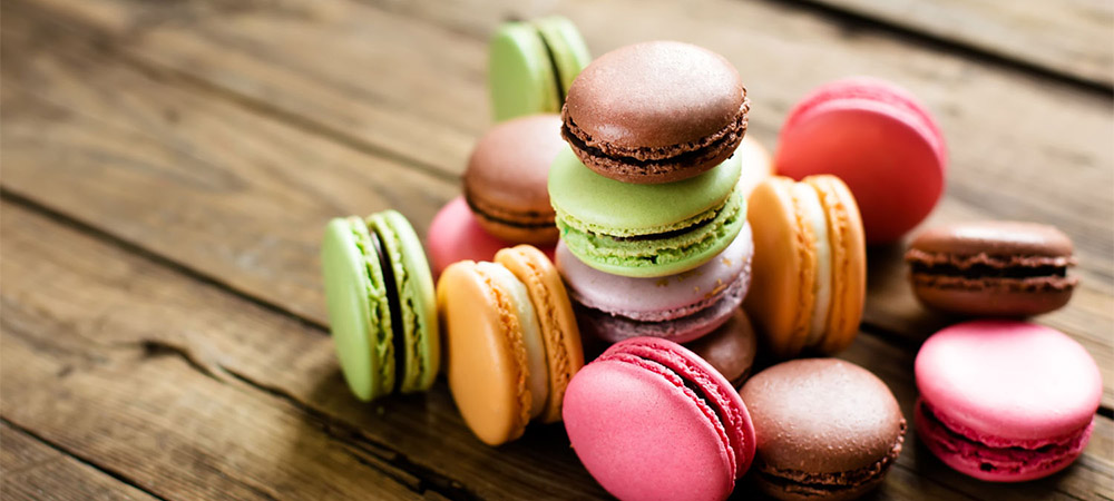 traditional french colorful macarons